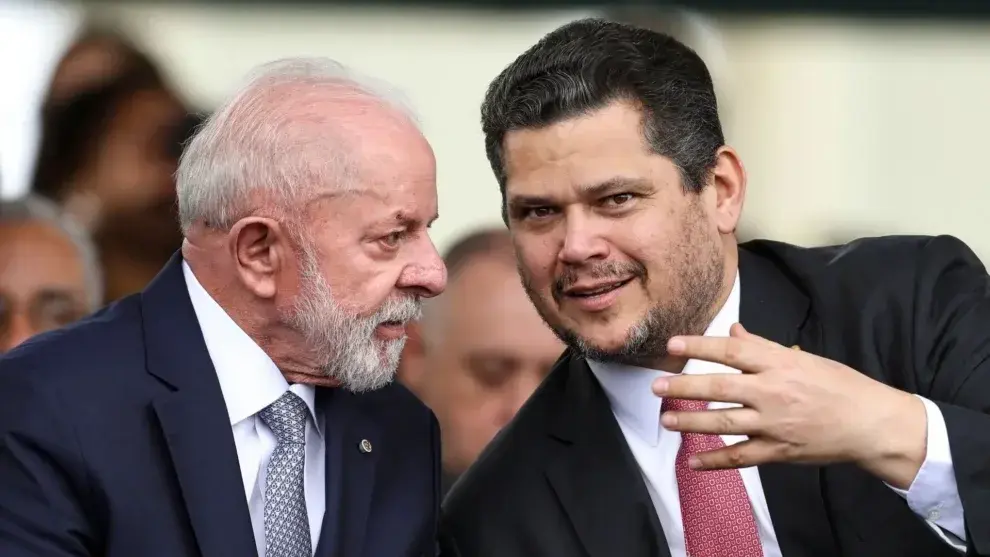 Alcolumbre busca acordo com Lula após derrota de Messias