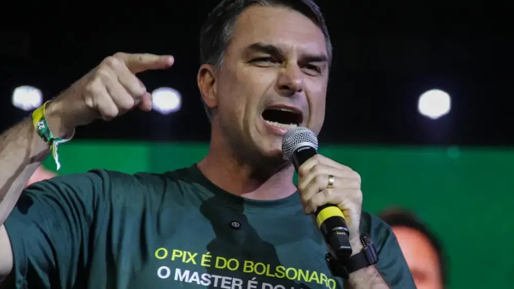 Flávio Bolsonaro: "Fiz o papel de Lula nos EUA" contra tarifaço