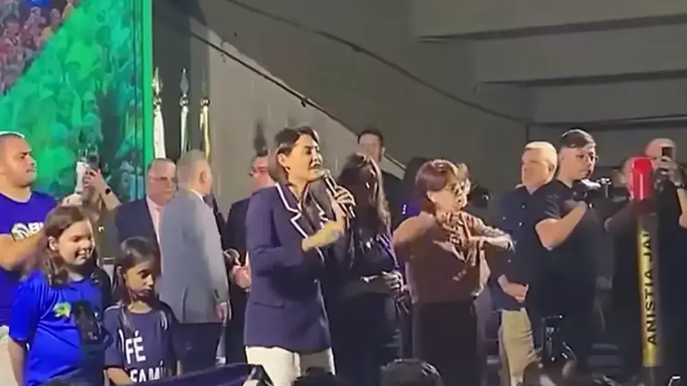 Michelle defende Bia Kicis, mas omite própria candidatura
